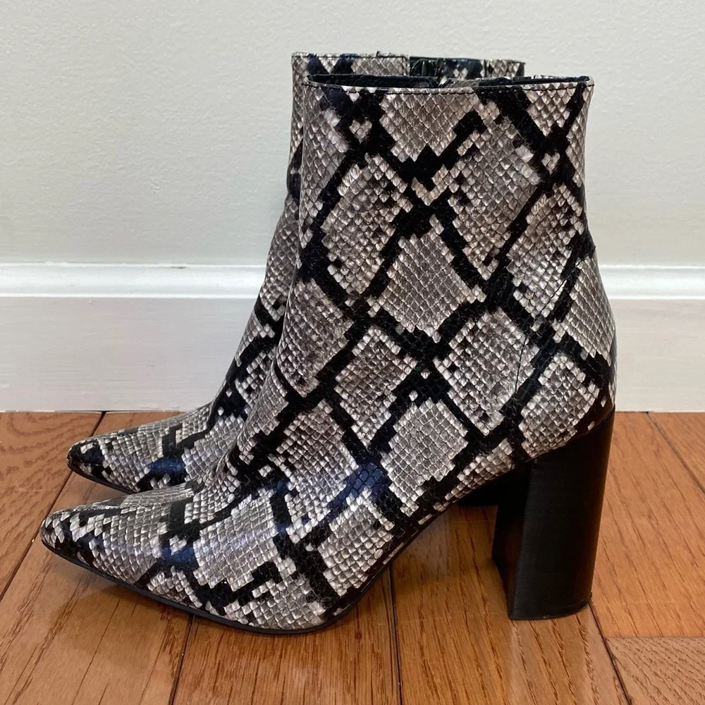 Jeffrey Campbell Raven bootie,‎ snake print size 6.5
